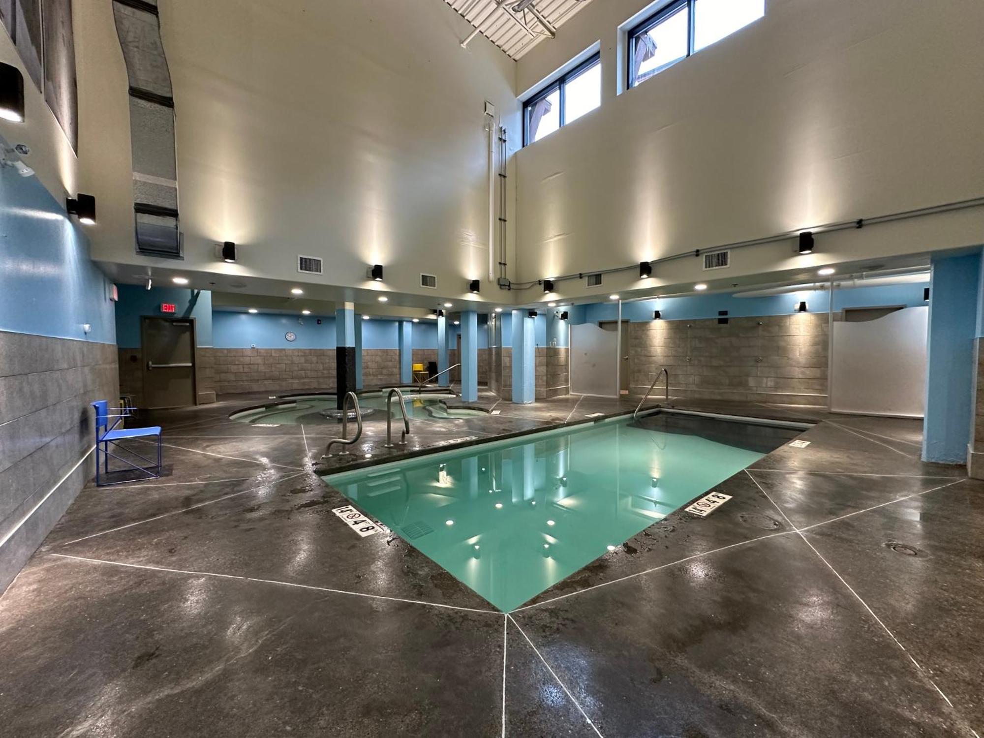 Solara With Pool/hot Tub/parking/gym